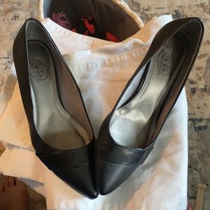 Really nice Life stride simply comfort black pumps.